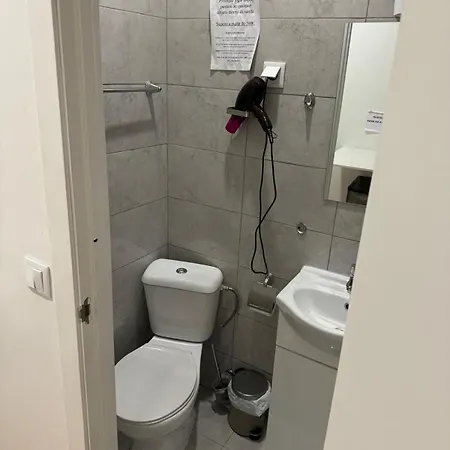 Antonio Pedro Quarto em Acomodações Particulares *