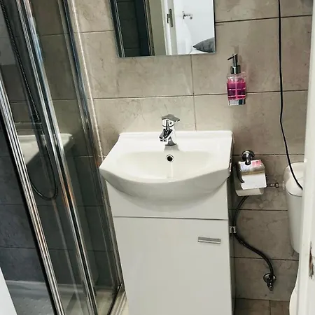 Quarto em Acomodações Particulares Antonio Pedro *