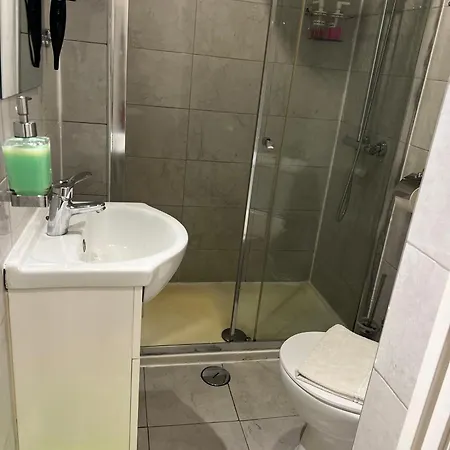 Antonio Pedro Quarto em Acomodações Particulares *